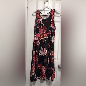 Chic Floral Sleeveless Dress in Black and Pink
